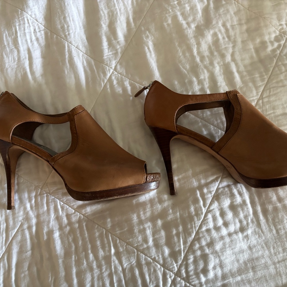 White House Black Market Leather Tan Stiletto Heels